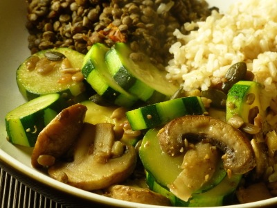 Courgettes and mushrooms with Puy lentils and brown rice