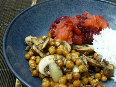 Mushrooms, apples and cranberries with fried chickpeas and rice