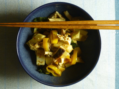 Nabe of yellow peppers, celeriac, shiitake and tofu with rice