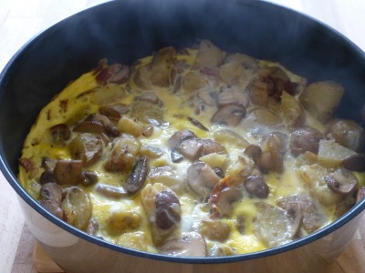 Tortilla with mushrooms and pine nuts