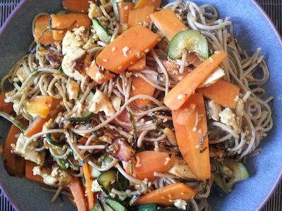 Yakisoba with iridofu and carrots
